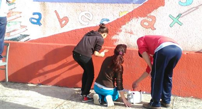 21.06.2015 Grupo de voluntarios pintaron el frente del Local de CerroChatoPlan
