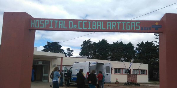 22.10.2016 ASSE entregó una ambulancia al Hospital de Cerro Chato