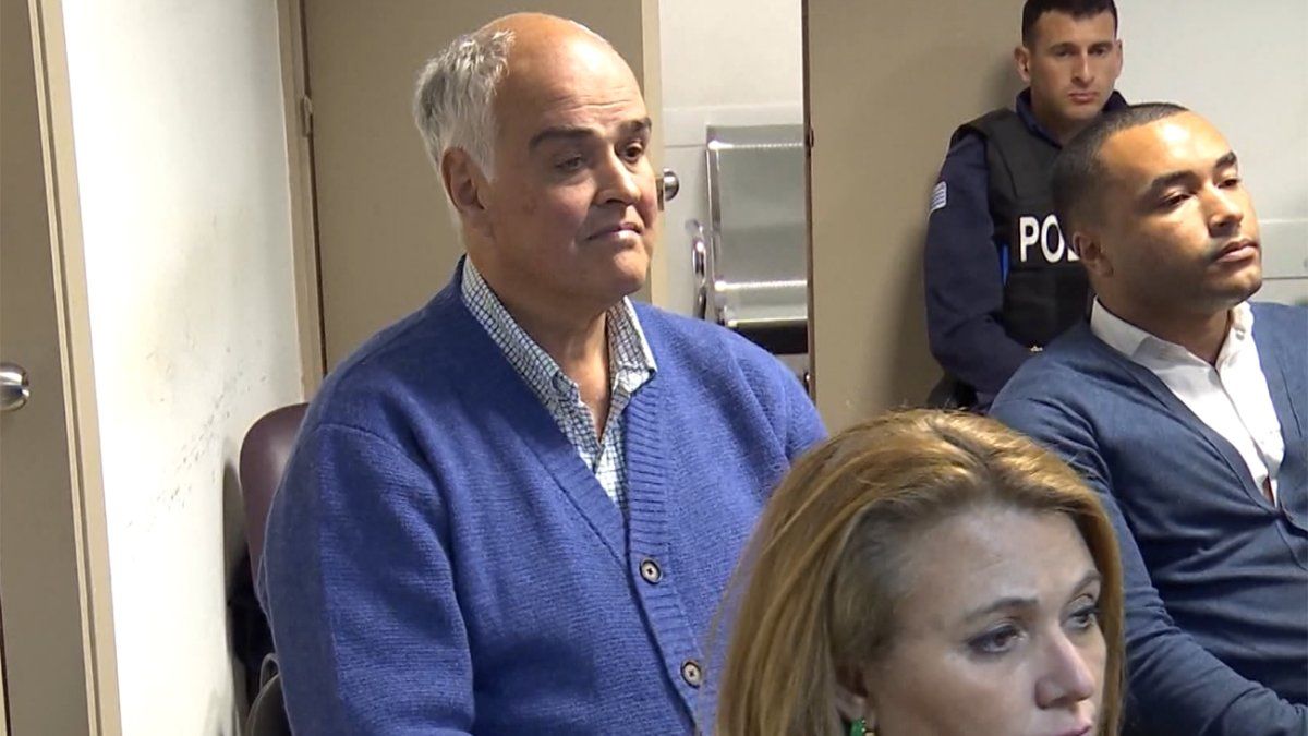 Fiscal de delitos sexuales pidió una condena de 16 años de cárcel para el exsenador Gustavo Penadés