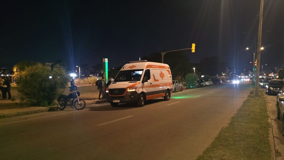 Joven cayó entre las rocas de la rambla del Parque Rodó y debió ser rescatada por Bomberos