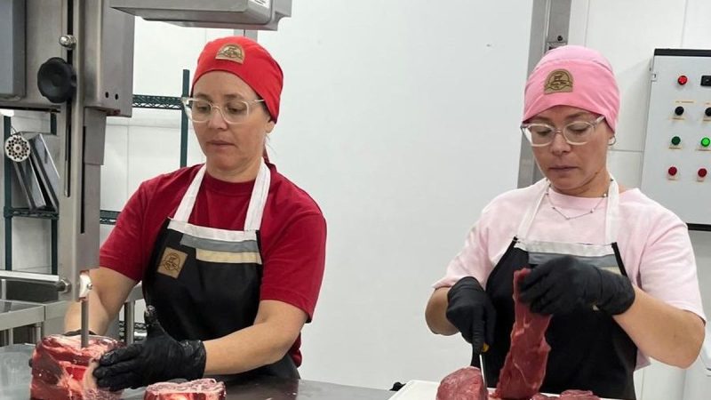 El sueño de la carnicería propia hecho realidad: el ¡sí, se puede! de las mellizas Melina y Alexandra