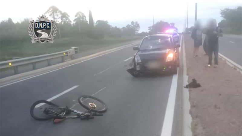 Un ciclista sufrió traumatismo encefalocraneano con pérdida de conocimiento tras ser embestido de atrás por un auto
