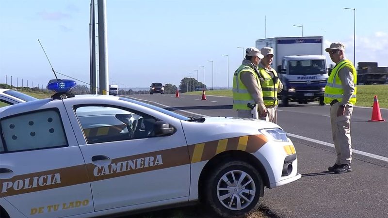 Una mujer de 90 años murió tras despiste y vuelco de un auto en ruta 1; su hija de 67 resultó lesionada