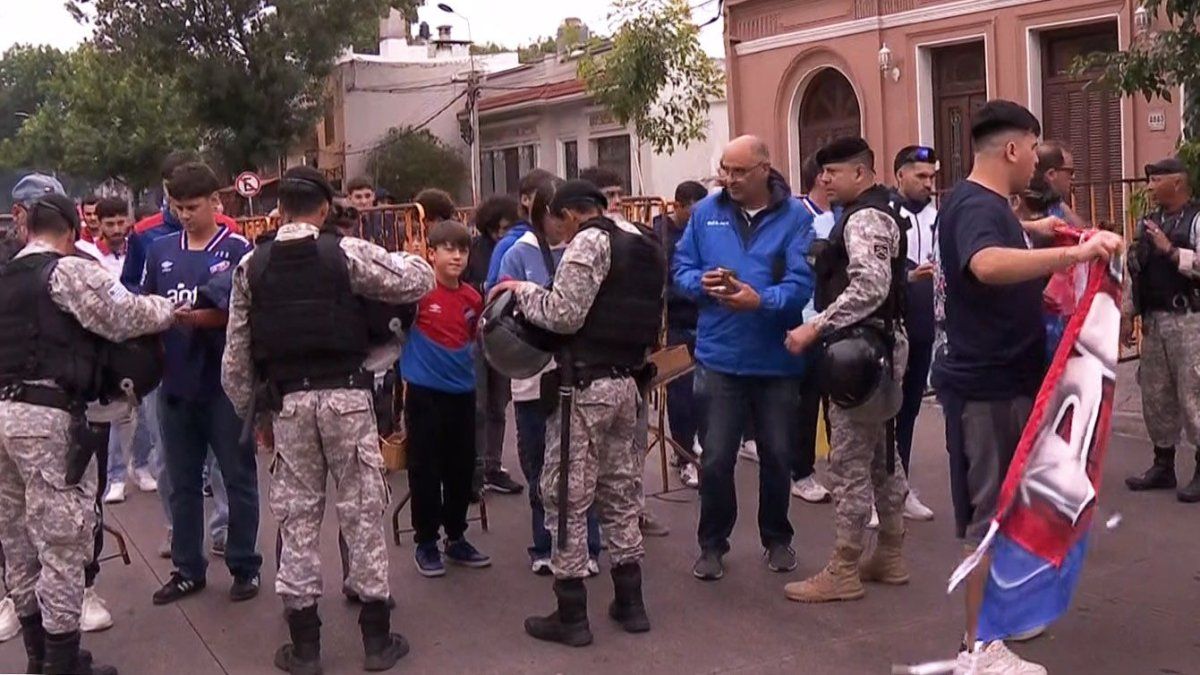 Hubo cinco detenidos por desacato previo al partido clásico, uno de ellos por tenencia de drogas