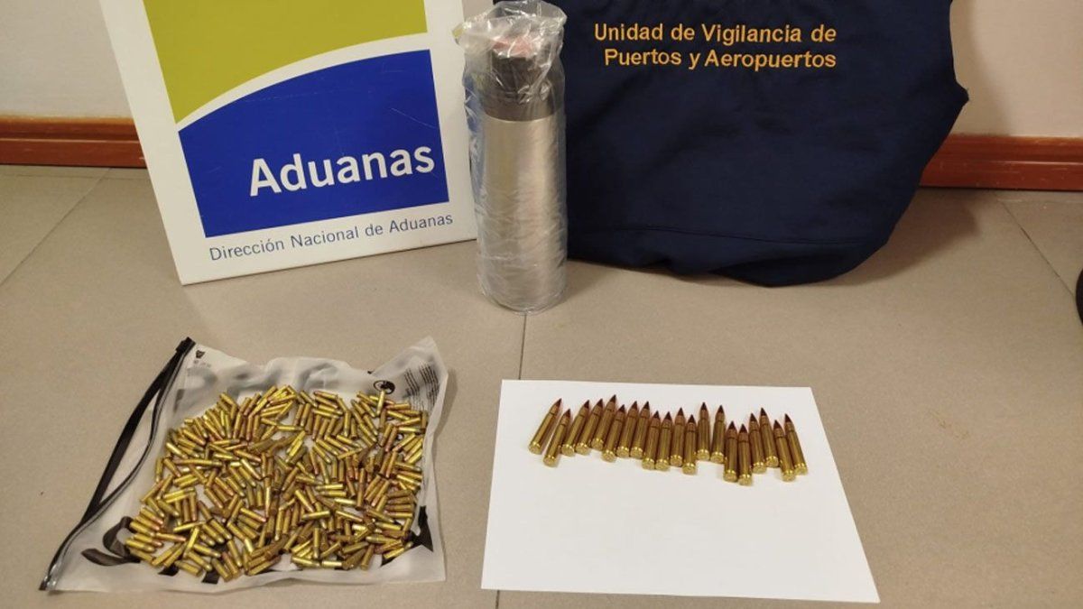 Un uruguayo escondió más de 250 balas dentro de un termo en el aeropuerto: lo condenaron con prisión