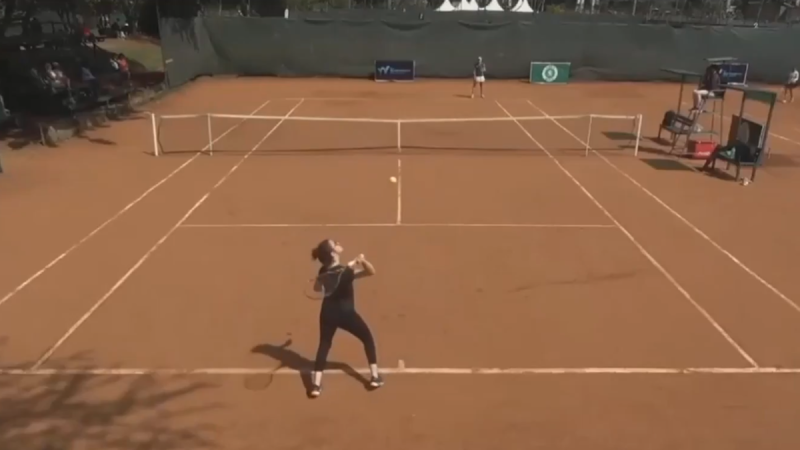 Tenista que no sabía sacar se hace viral: la Federación de Kenia explica y admite error tras su debut profesional