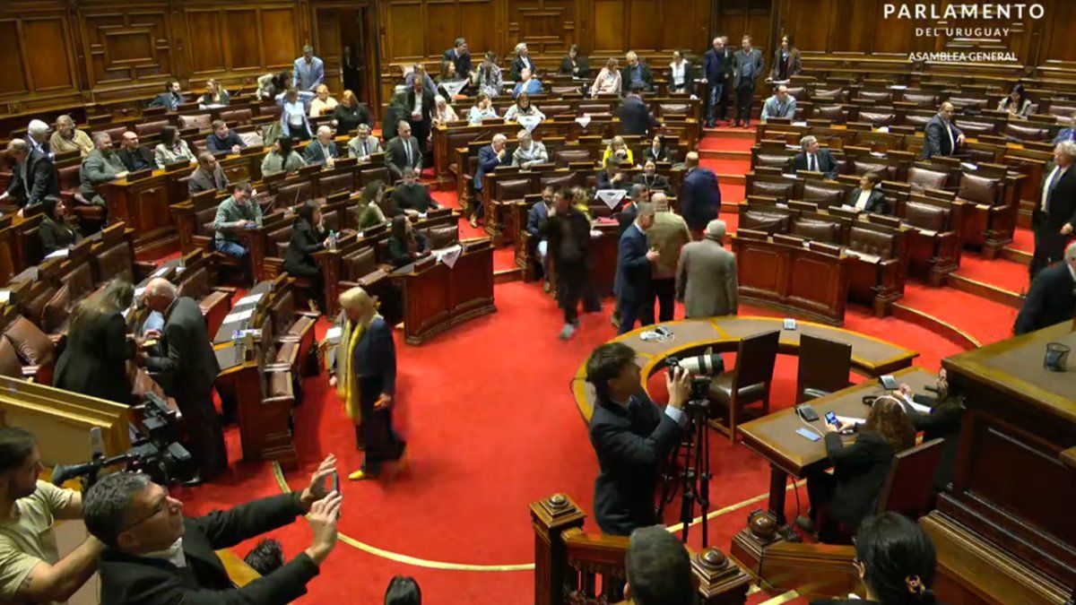 Partidos políticos homenajearon a Michelini y Gutiérrez en Asamblea General a 50 años de sus asesinatos