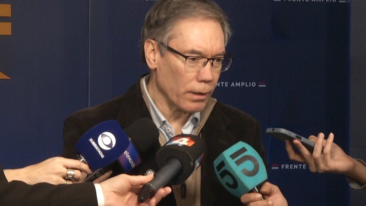 Subsecretario de Economía destacó "niveles mínimos históricos" de riesgo país tras reunión con Mesa Política del FA