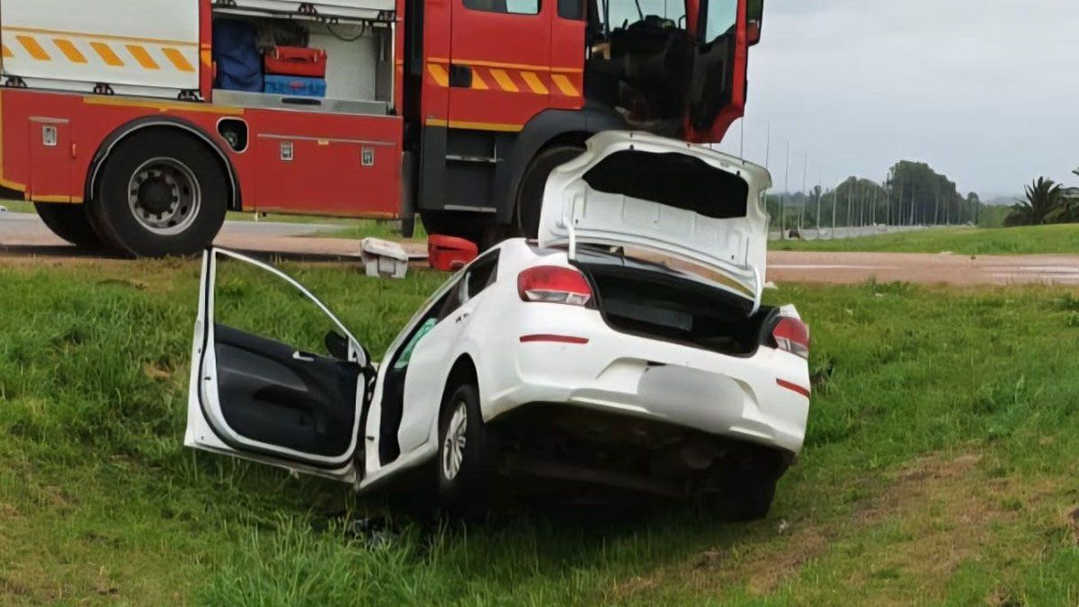 Conductor de un auto despistó en ruta 1 y murió tras volcar y chocar contra una alcantarilla