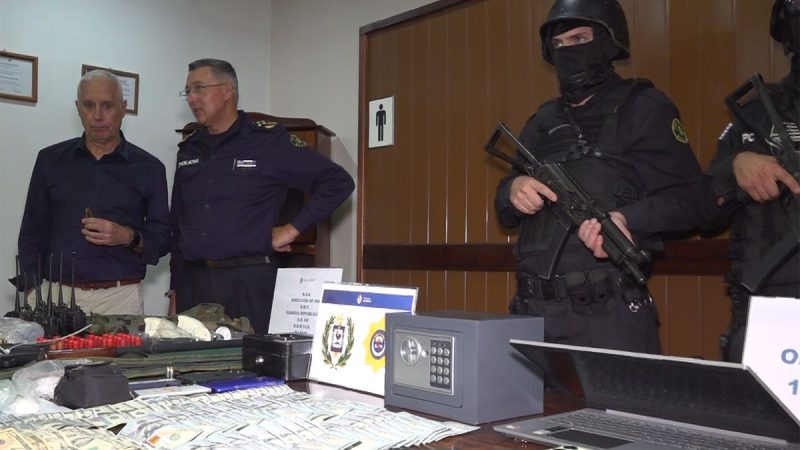 Siete detenidos en importante operación en San José; incautaron armas, dinero, equipos y drogas