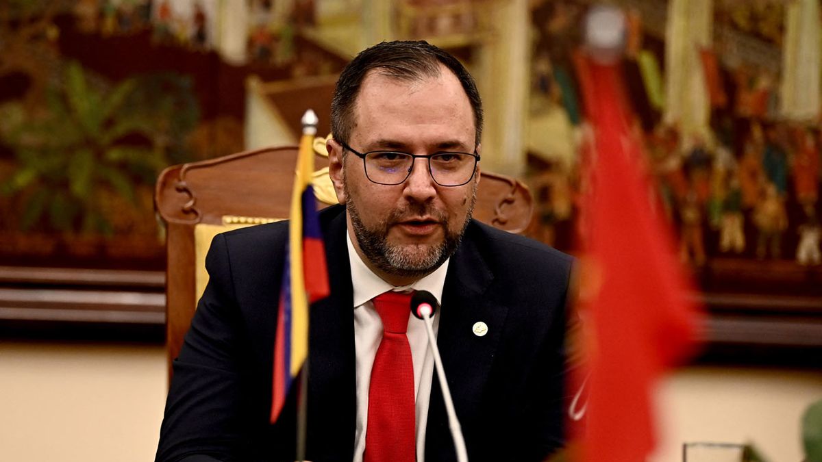 Venezuela Rechaza Comentarios de Orsi: Canciller Afirma que el Presidente Uruguayo «Carece de Autoridad» en Política Interna