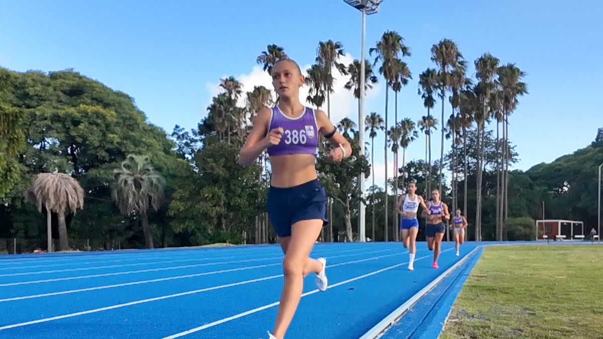 Antonella Bonomi batió el récord nacional U18 en 3.000 metros y sigue creciendo a pasos agigantados