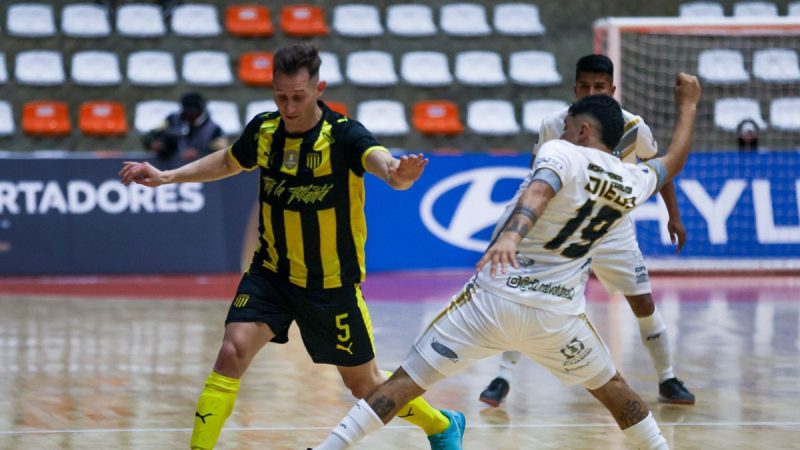 Peñarol, vigente campeón, se despidió sin ganar de la Copa Libertadores de fútbol sala, al igualar con Fantasmas Morales Moralitos de Bolivia
