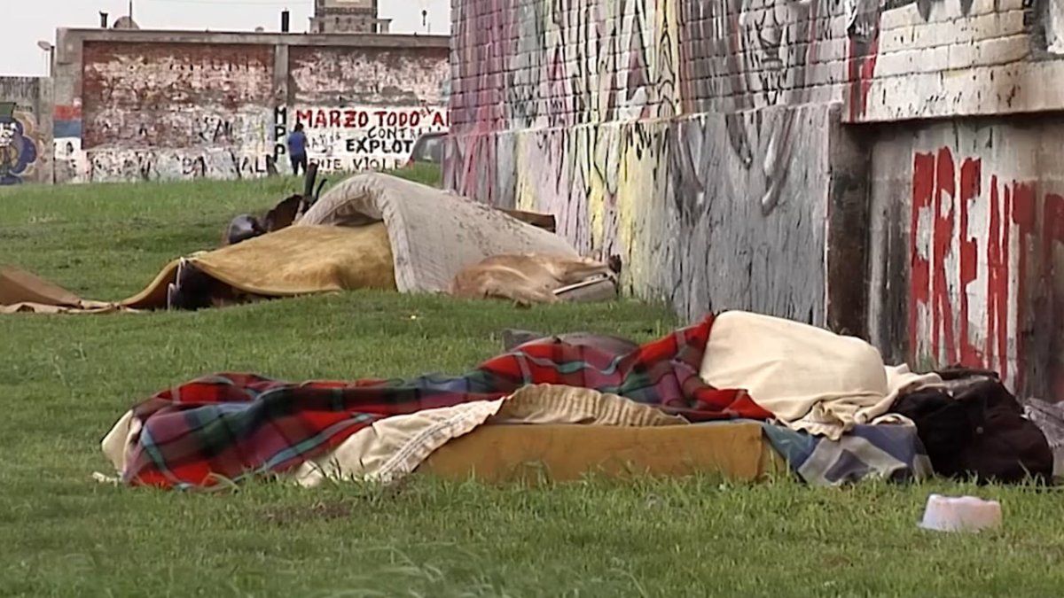 Oposición sobre muerte de hombre en situación de calle: "El gobierno no actúa, escondió al ministro" y "prudencia"