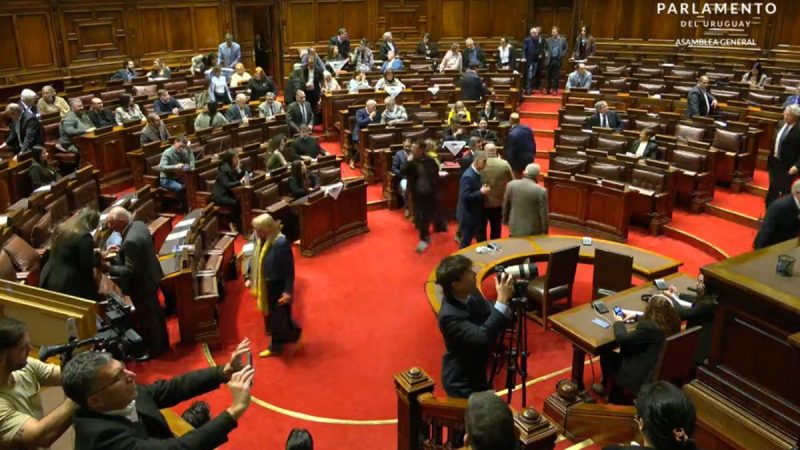 Partidos políticos homenajearon a Michelini y Gutiérrez en Asamblea General a 50 años de sus asesinatos