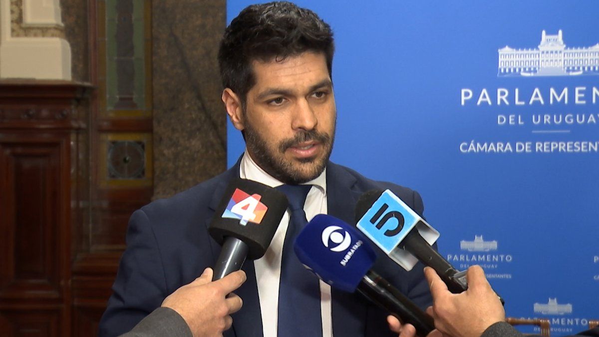 Para Ojeda, visita de Orsi a portaaviones estadounidense fue "una señal de cooperación"