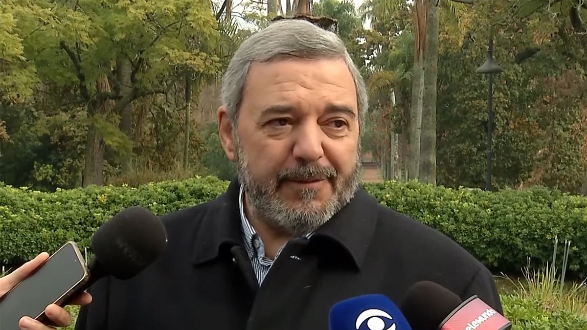 El 52% desaprueba la gestión de Mario Bergara como intendente de Montevideo y 26% aprueba, según Equipos Consultores