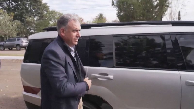 Orsi anunció que donará la camioneta Hyundai a la ANEP para el traslado de niños en el interior