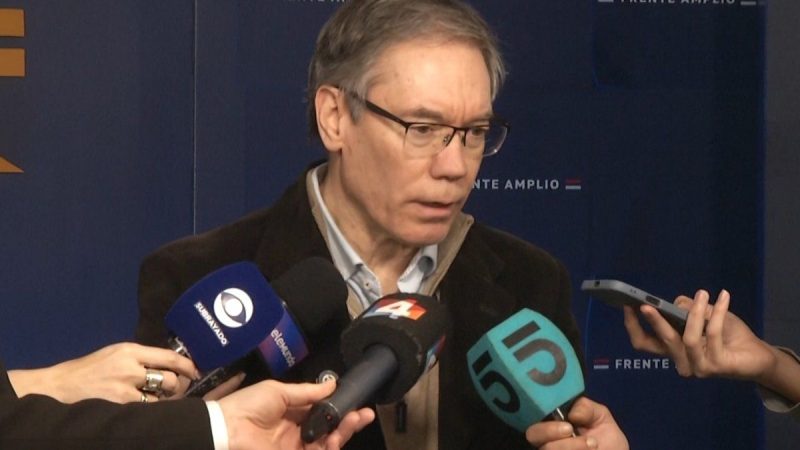 Subsecretario de Economía destacó "niveles mínimos históricos" de riesgo país tras reunión con Mesa Política del FA