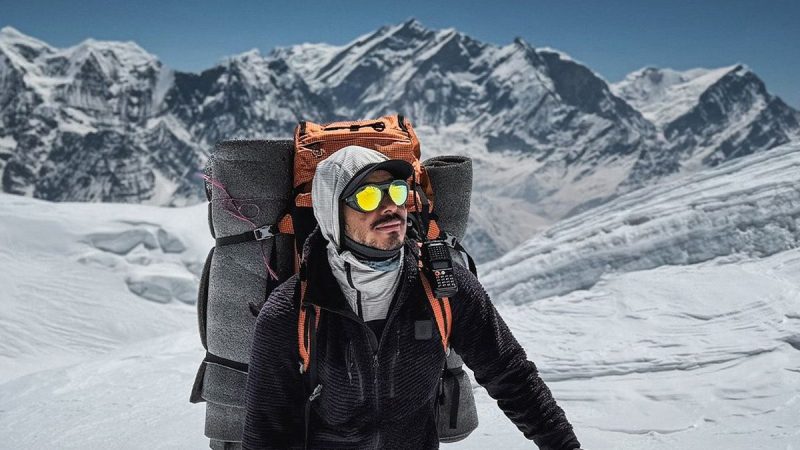 Nirmal Purja, famoso alpinista reconocido por su documental de Netflix, está desaparecido en un grupo azotado por una avalancha mientras ascendía un pico de Pakistán
